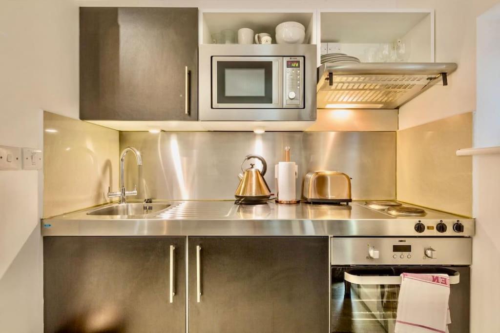 Cambridge City Centre Studio First Floor Sleeps 3 - 4