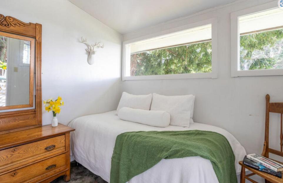 Dennen's Victorian Farmhouse — photo 15