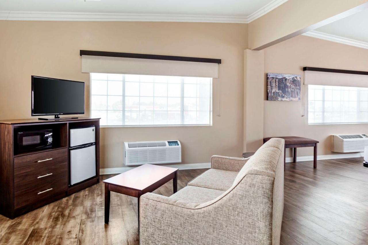 SureStay Hotel by Best Western Ridgecrest — photo 11