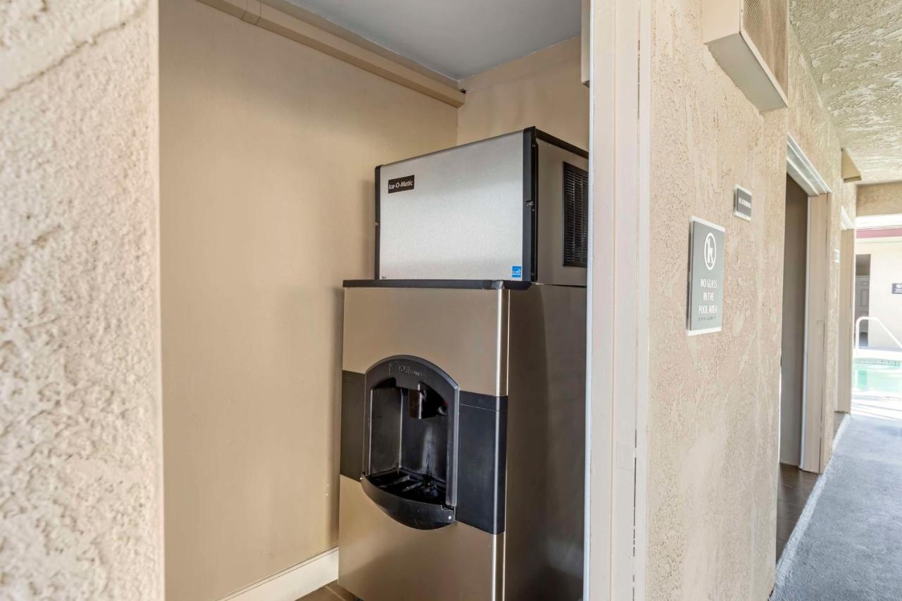 SureStay Hotel by Best Western Ridgecrest — photo 18