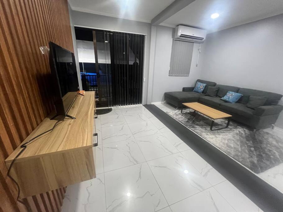 Modern 2 Bedroom Home - 5