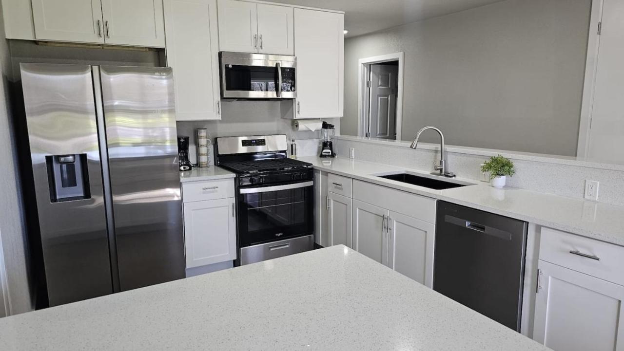 Spacious Home Near Downtown 4 BR3 Baths