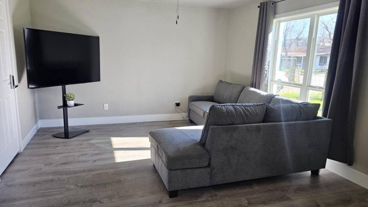 Spacious Home Near Downtown 4 BR3 Baths - 5