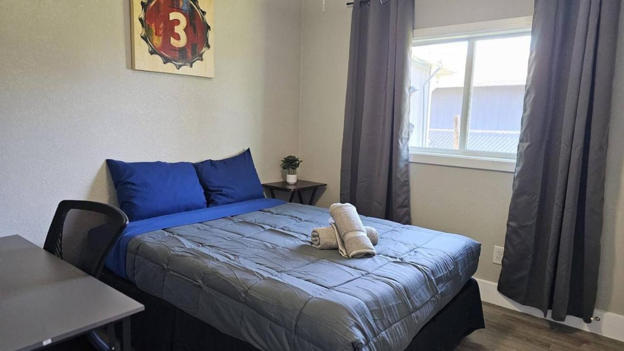 Spacious Home Near Downtown 4 BR3 Baths - 2