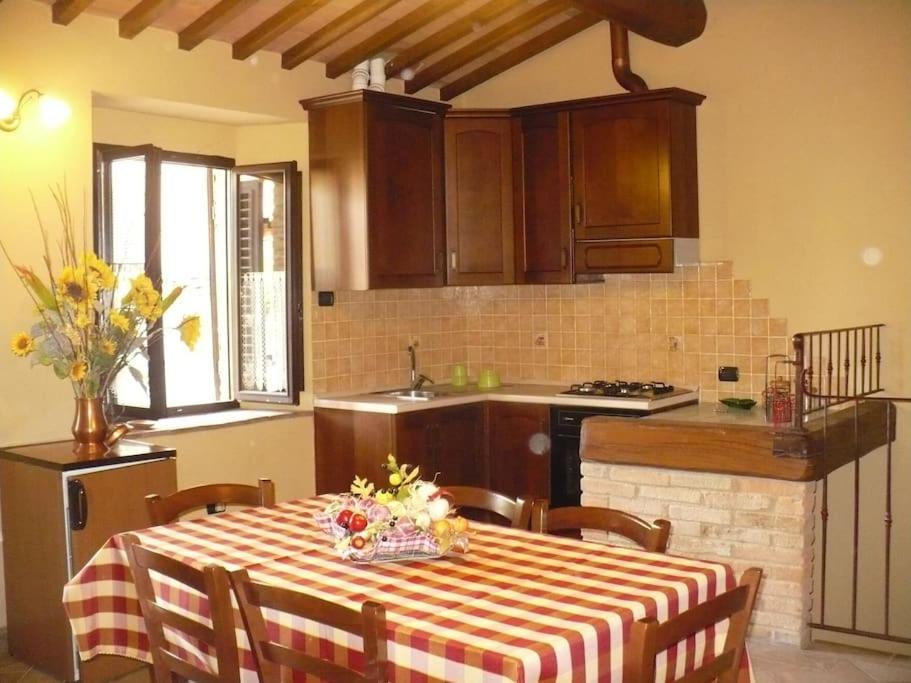 Casa il Fileno Lovely Apartment in Medieval Certaldo Alto