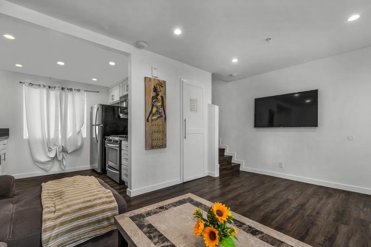 Modern 2 Levels One-Bedroom Retreat in central Location in Hollywood - 5