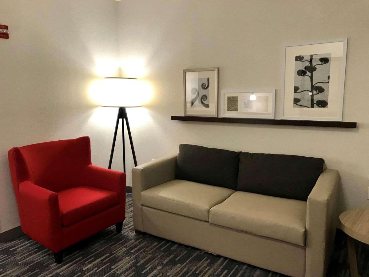 Countryside Inn & Suites — photo 17