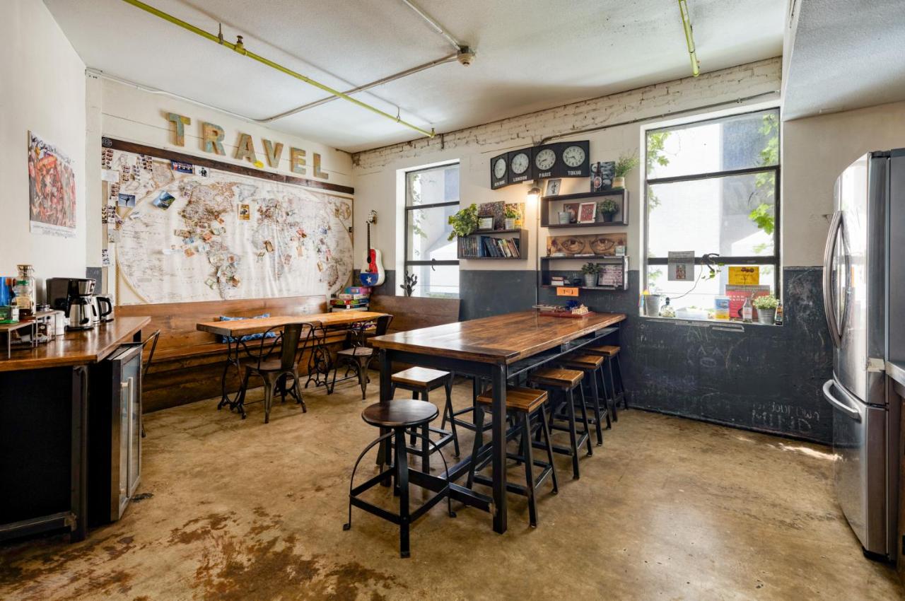 Firehouse Hostel - 4