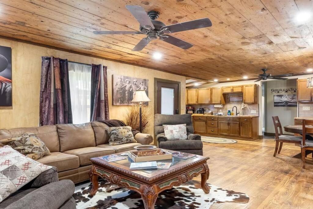 Cowboy Inn — photo 1
