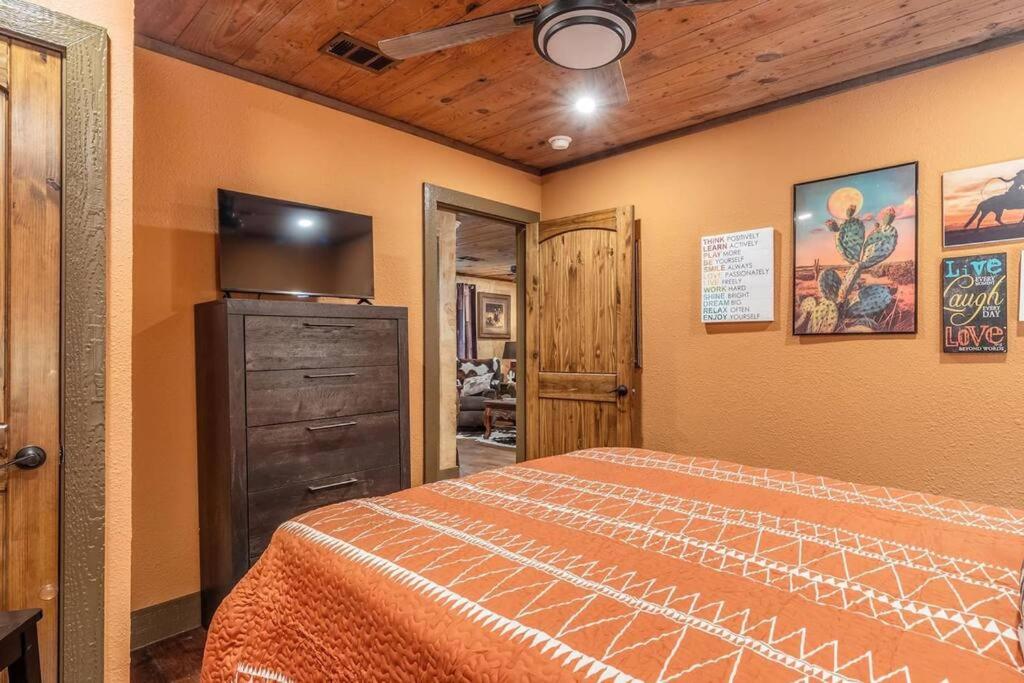 Cowboy Inn — photo 18