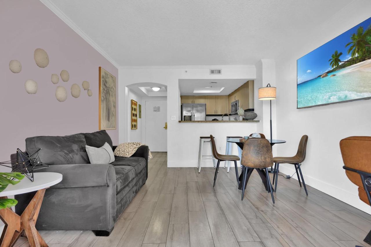 Serene Cozy Retreat with Balcony Free Parking - 2