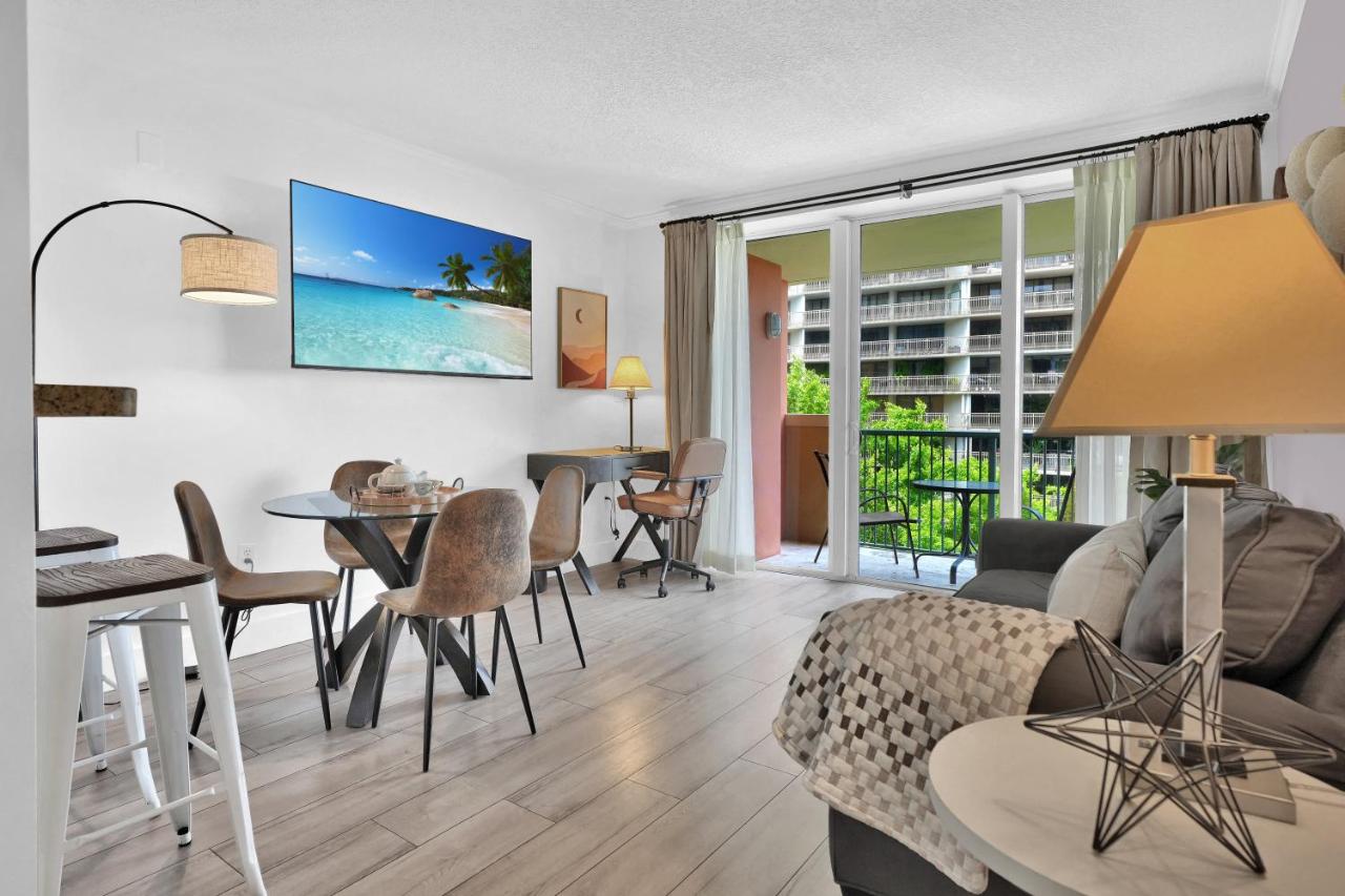 Serene Cozy Retreat with Balcony Free Parking - 4