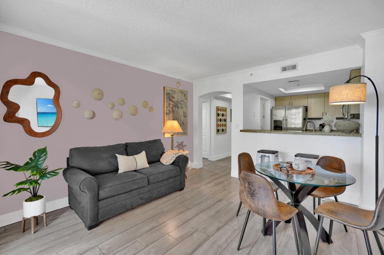 Serene Cozy Retreat with Balcony Free Parking - 3