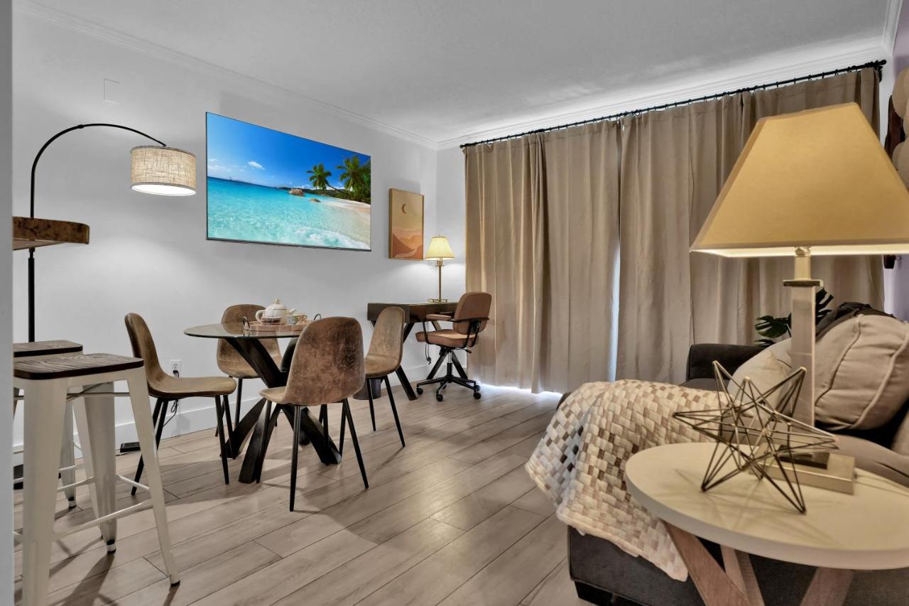 Serene Cozy Retreat with Balcony Free Parking - 5