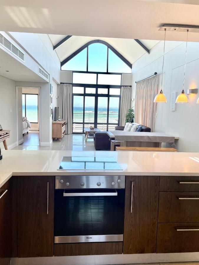 Bloubergstrand Oceanview Escape - 4