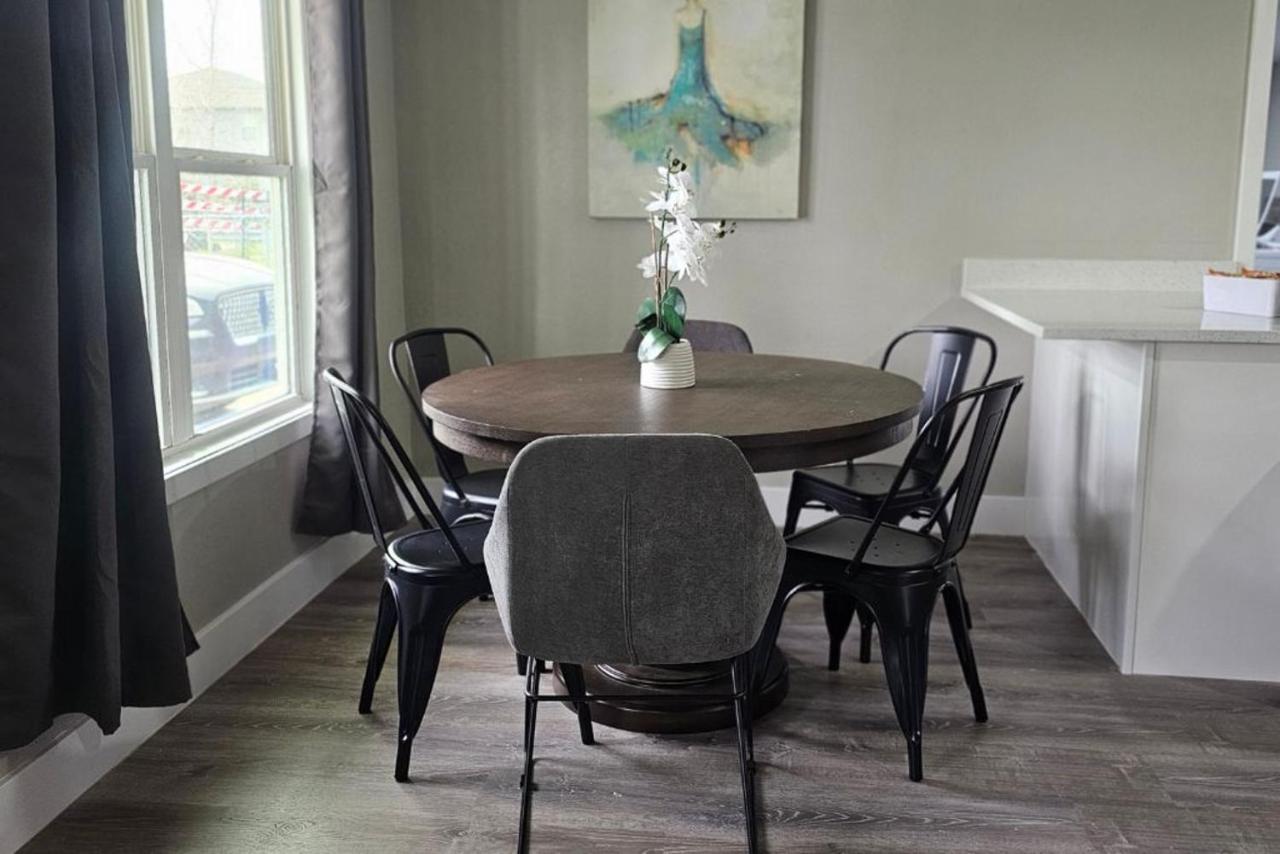 Spacious Home Near Downtown 4 BR3 Baths - 4