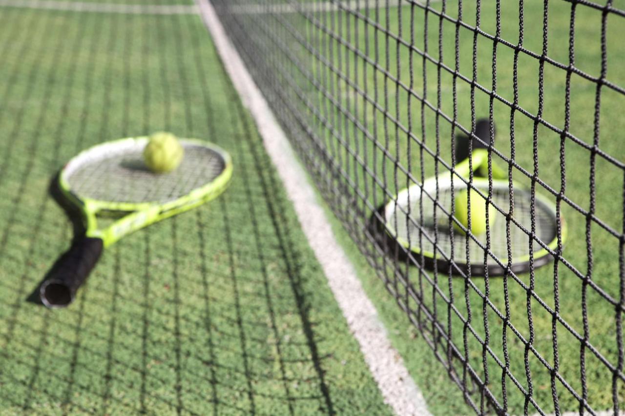 Tennis court: Blue Bay Resort Hotel