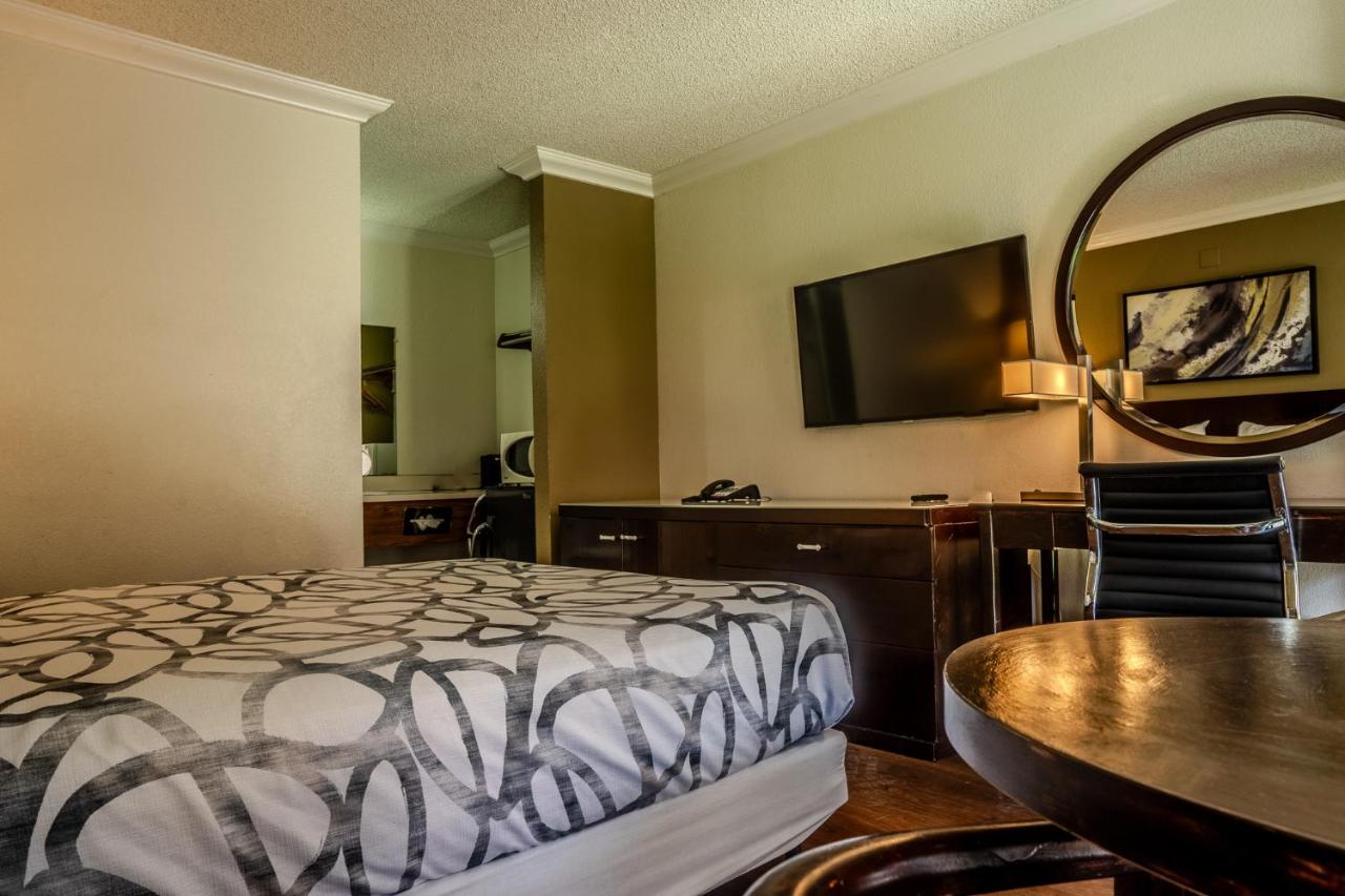 National 9 Inns — photo 24