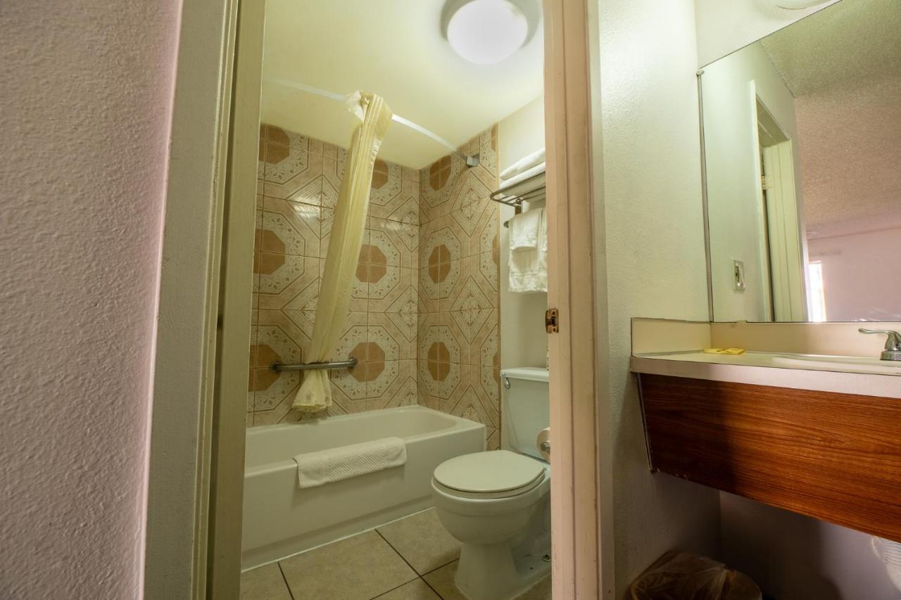 National 9 Inns — photo 18