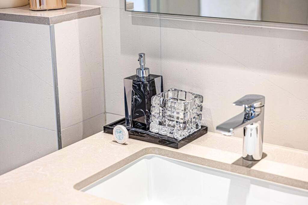 Panoramic Sea View 2BR in JBR - 3