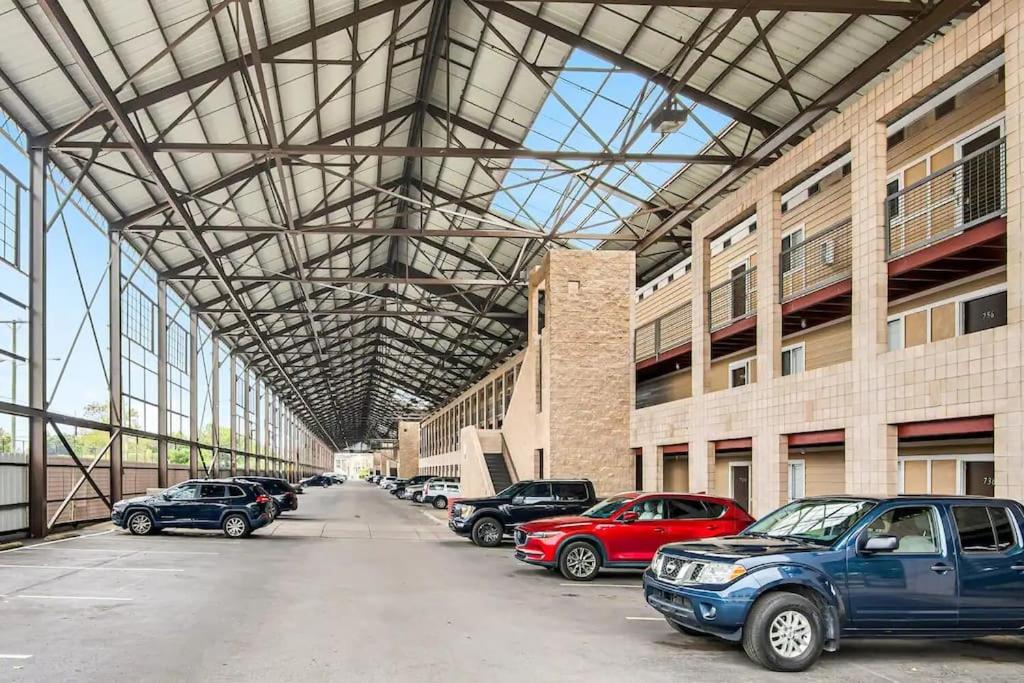 Downtown Nashville Riverfront Condo - 2