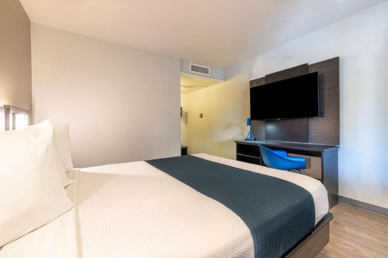Capri Motel — photo 12