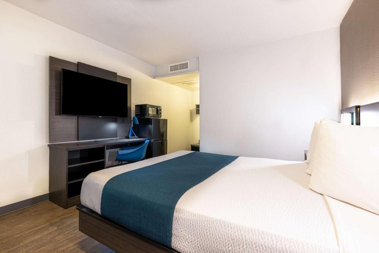 Capri Motel — photo 15