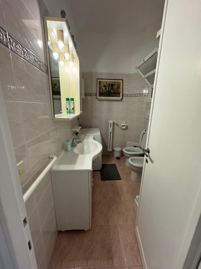 Silihome, Trastevere, Piazza della Radio - 3