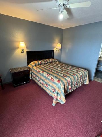 Pratt Budget Inn — photo 11