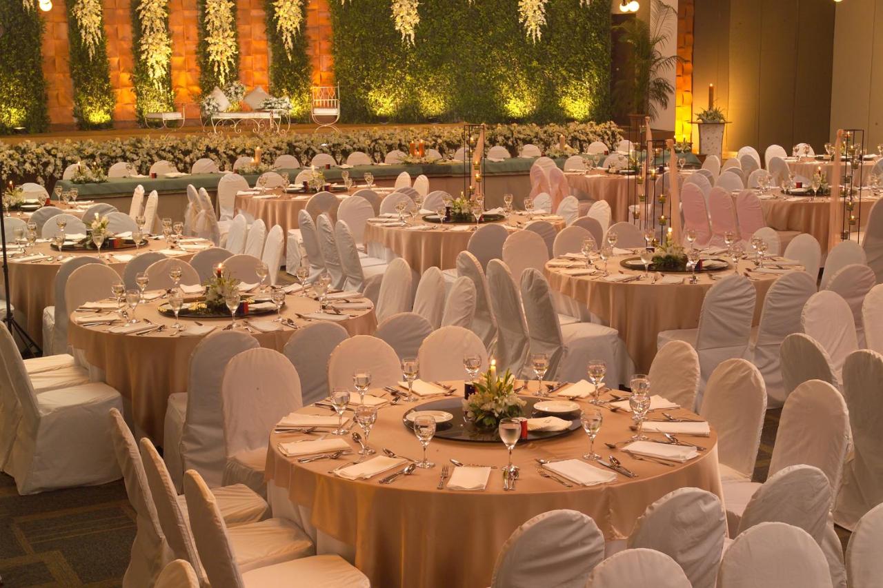 Radisson Blu Dhaka Water Garden photo