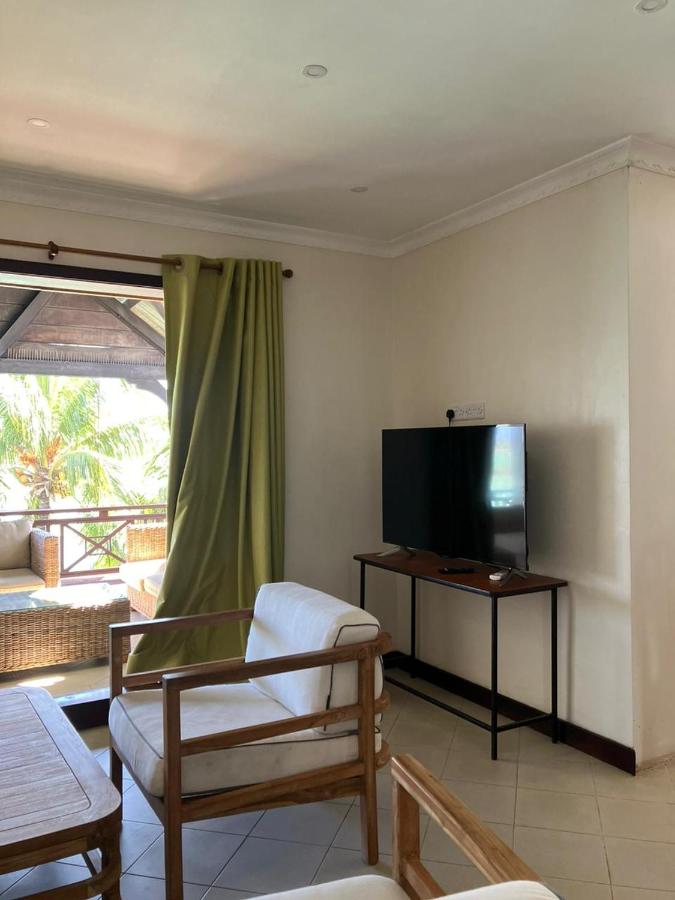 Sunset Boulevard, Grand Baie - 2