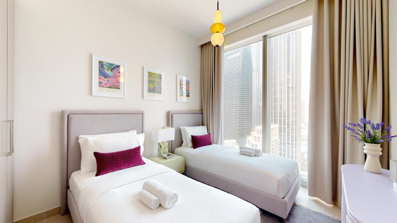 Locations I Spacious Modern 3 Bedroom I Luxury Stay Near Dubai Mall & Burj Khalifa I Pool, Gym, Parking & Wi-Fi - 2