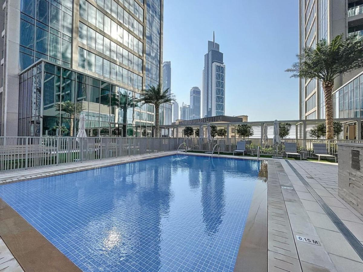 Locations I Spacious Modern 3 Bedroom I Luxury Stay Near Dubai Mall & Burj Khalifa I Pool, Gym, Parking & Wi-Fi - 4