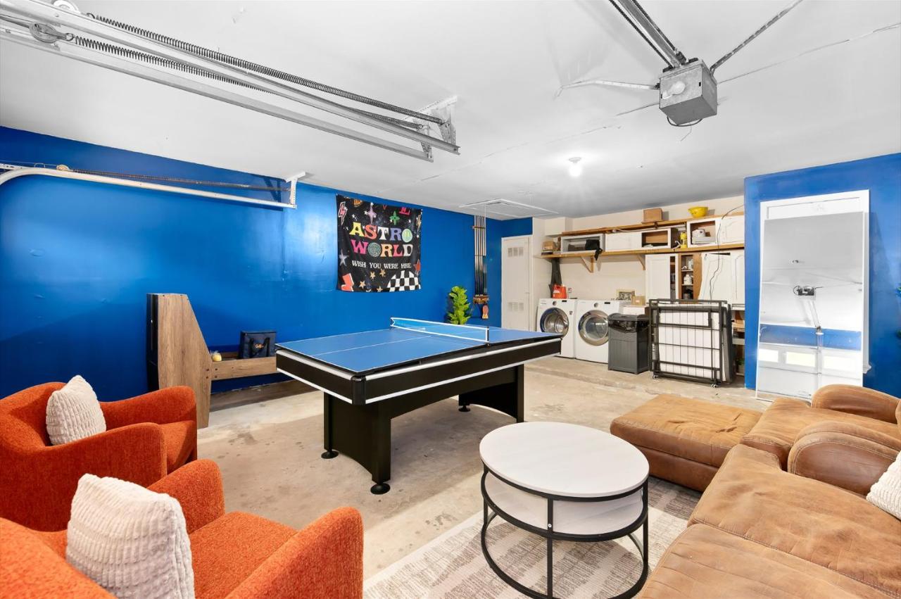 Pet Friendly - Q2 & Domain - King Bed - Pool Table - 4