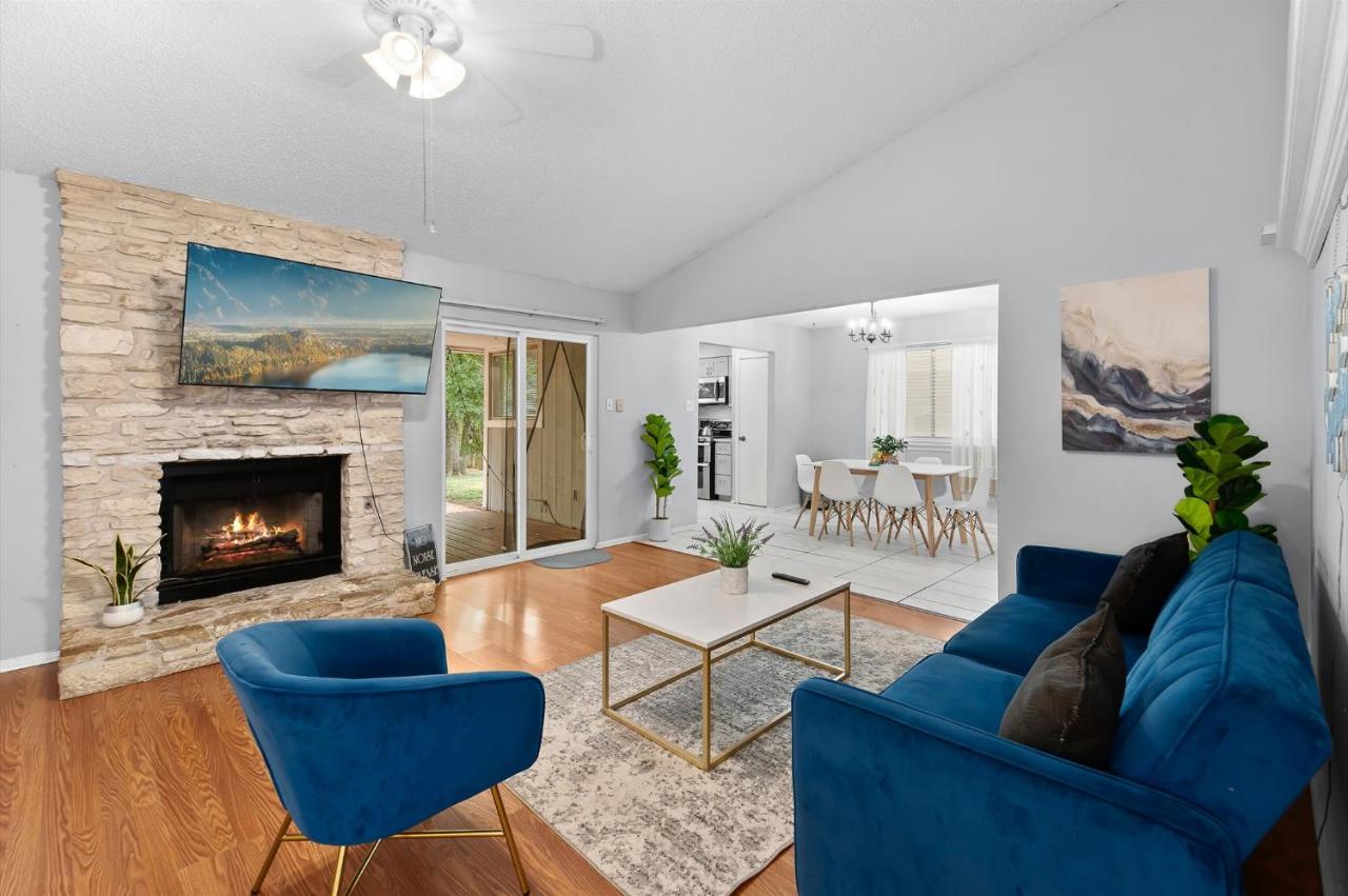 Pet Friendly - Q2 & Domain - King Bed - Pool Table - 5