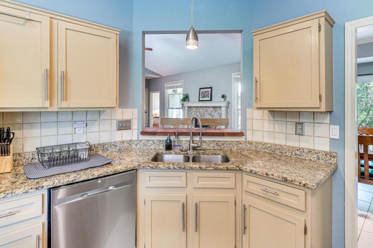 Deck and Greenbelt Access Lovely Austin Home - 2