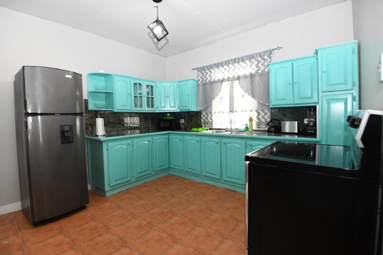 Spacious & Cozy 2 bedrooms Townhouse in gated community, excellent location in KGN8 - 4
