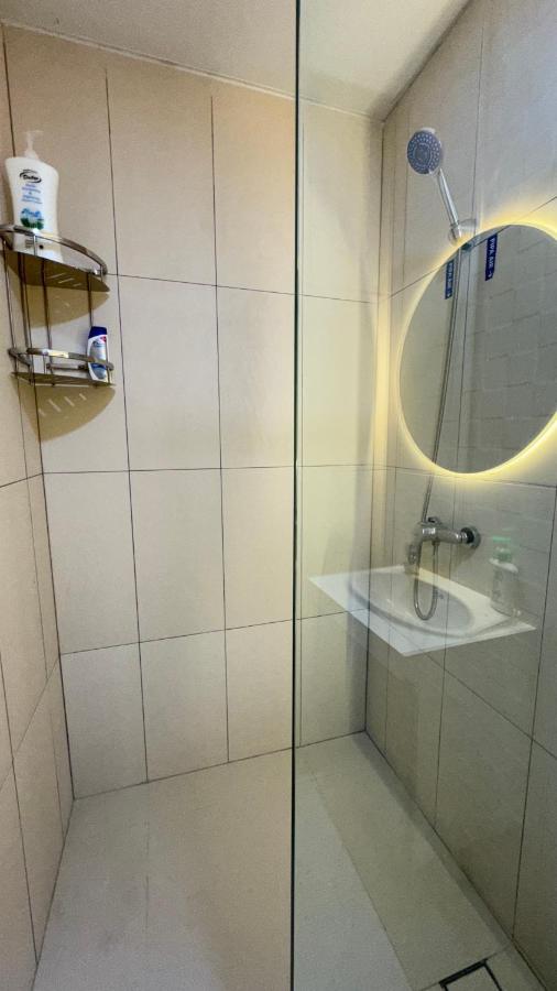 Corner High floor 2BR apartment Batam - 3