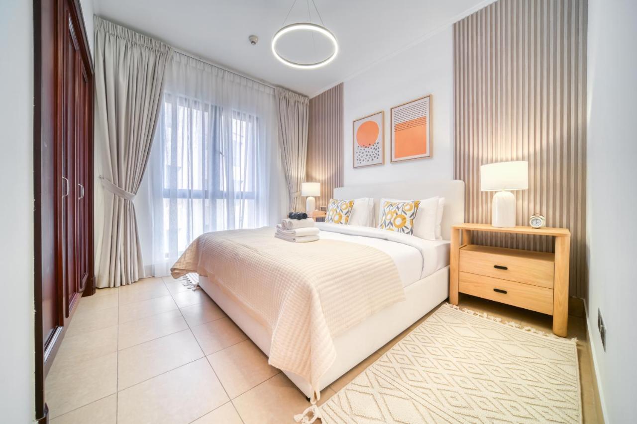 Upscale 1-Bedroom Apt with Iconic Burj Khalifa View - 2