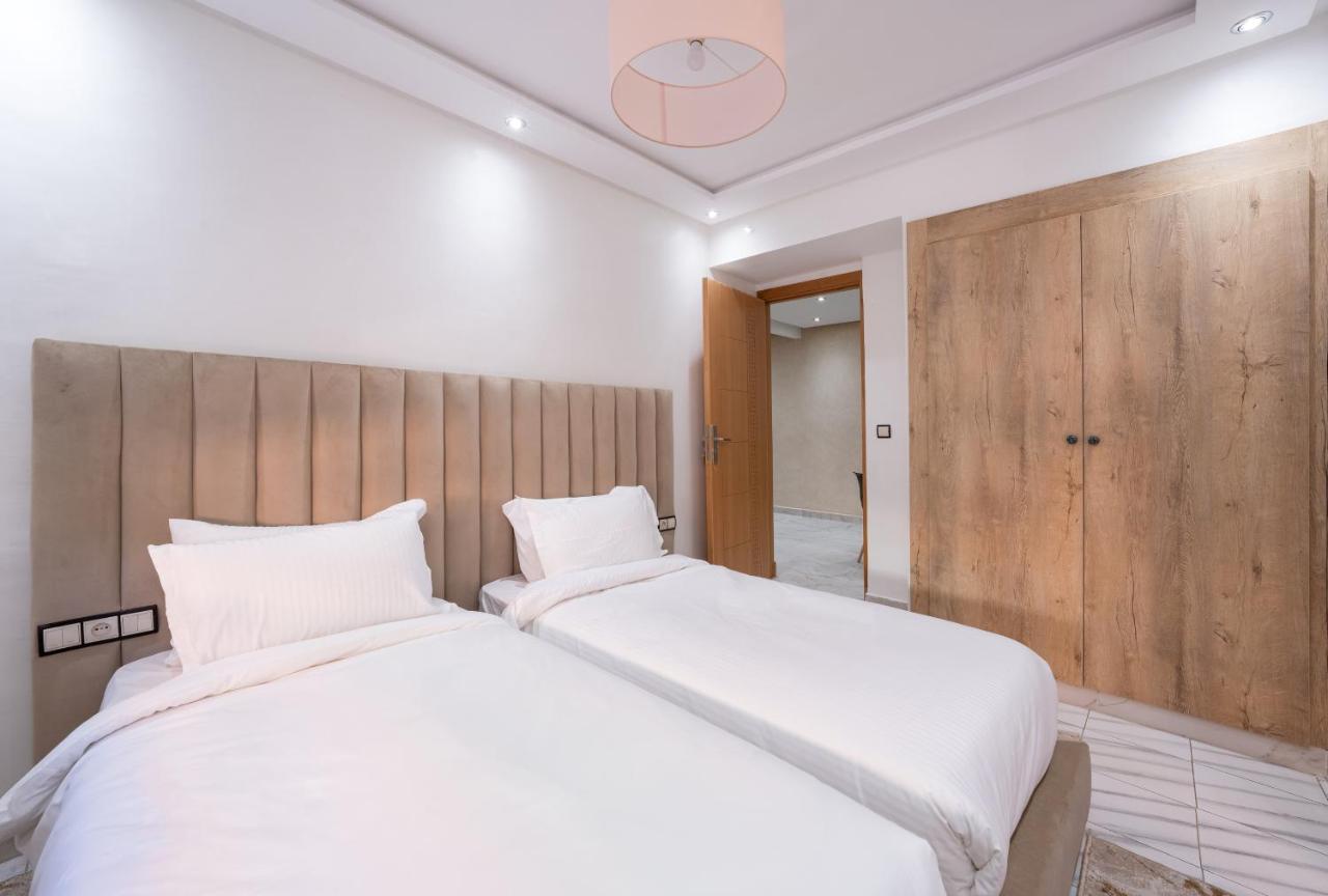 Bright Flat in Heart of Center - 2