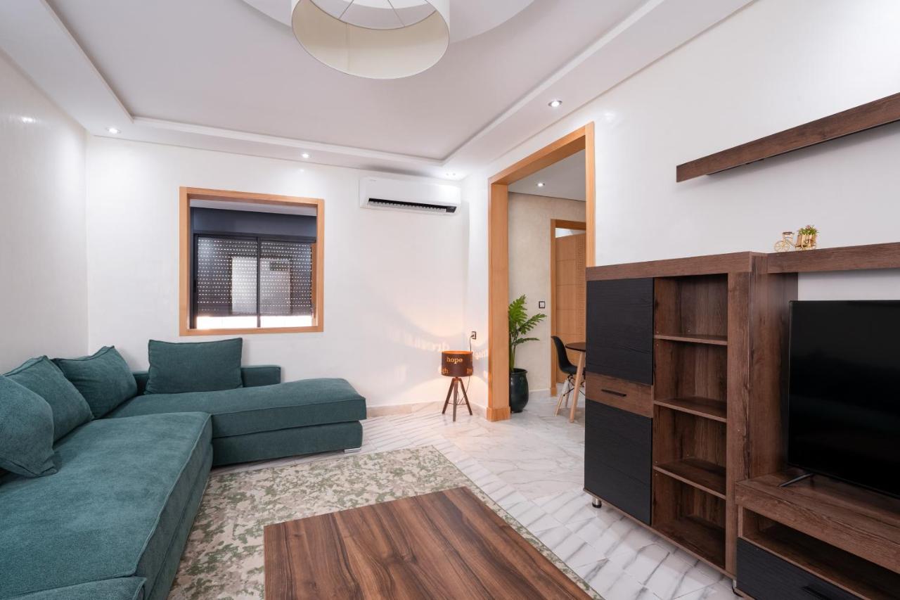 Bright Flat in Heart of Center - 5