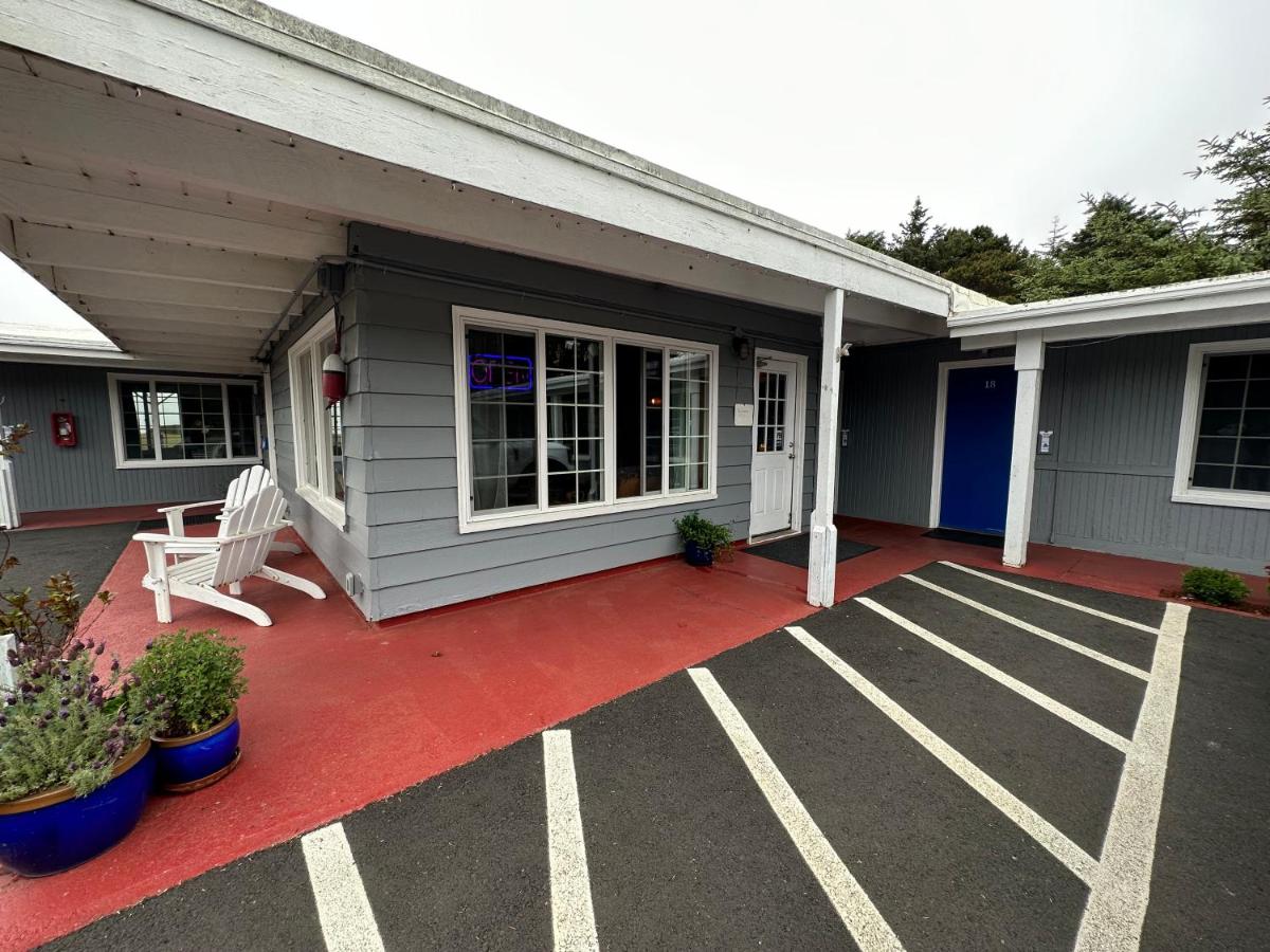 Tillicum Beach Motel - Formerly Deane's Oceanfront Lodge — photo 9