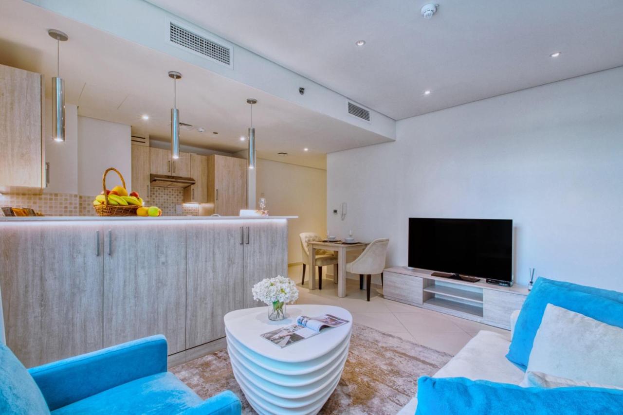 Modern 1BR Seven Palm Private Beach Infinity Pool - 4