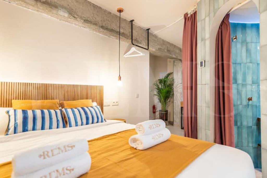 Stylish apartment with a street art touch by REMS - 2