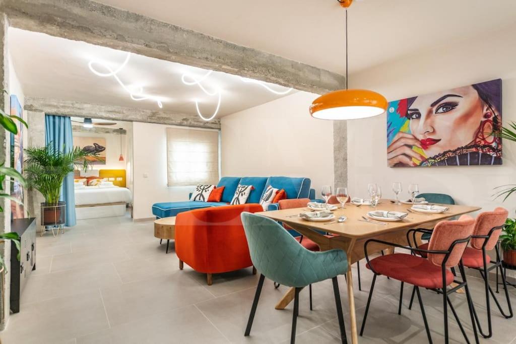 Stylish apartment with a street art touch by REMS - 4