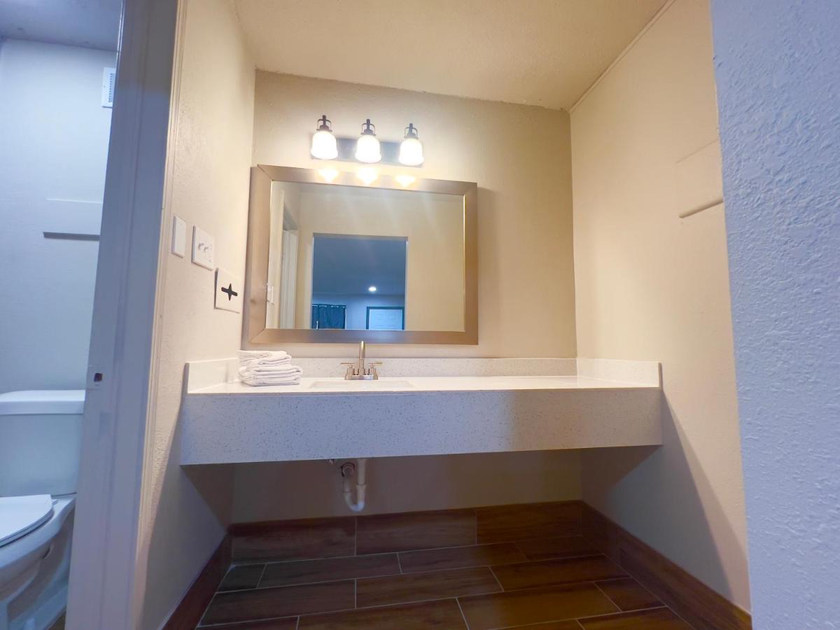 Economy Inn — photo 17