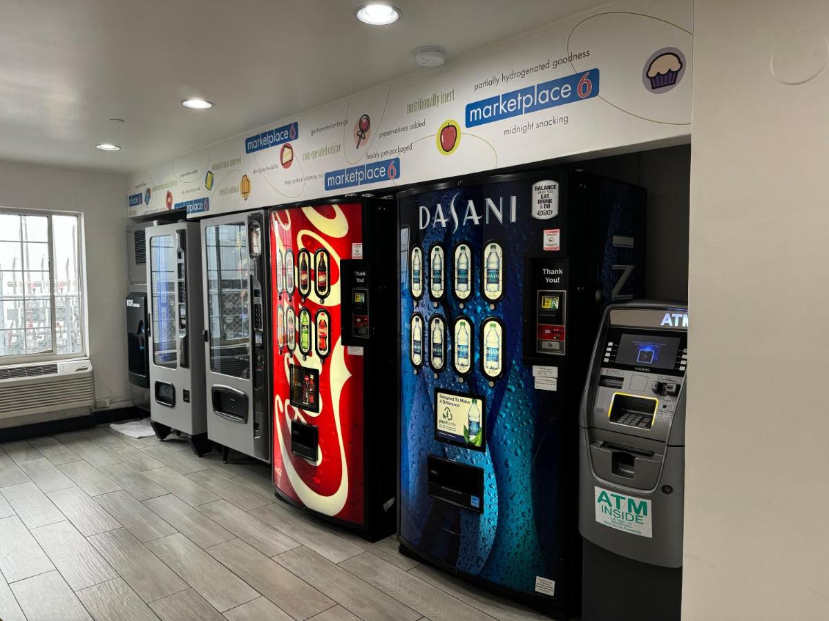 Motel 6 Hollywood - 5