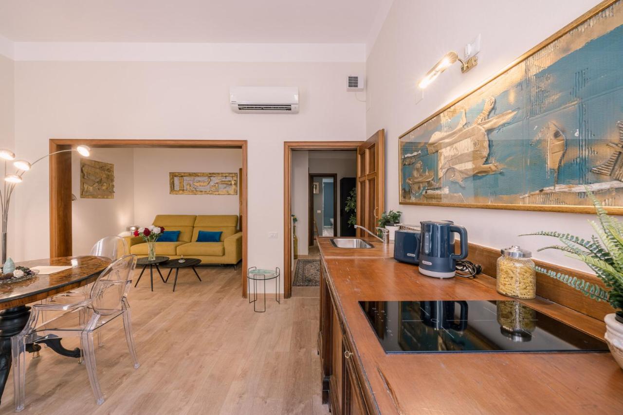 Accademia Luxury Art Apartment - 4