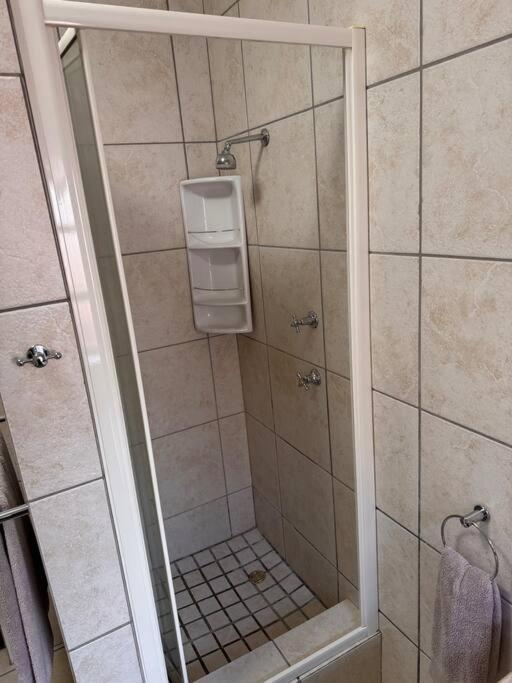 B Shocked Manor - Lux Suites - 4