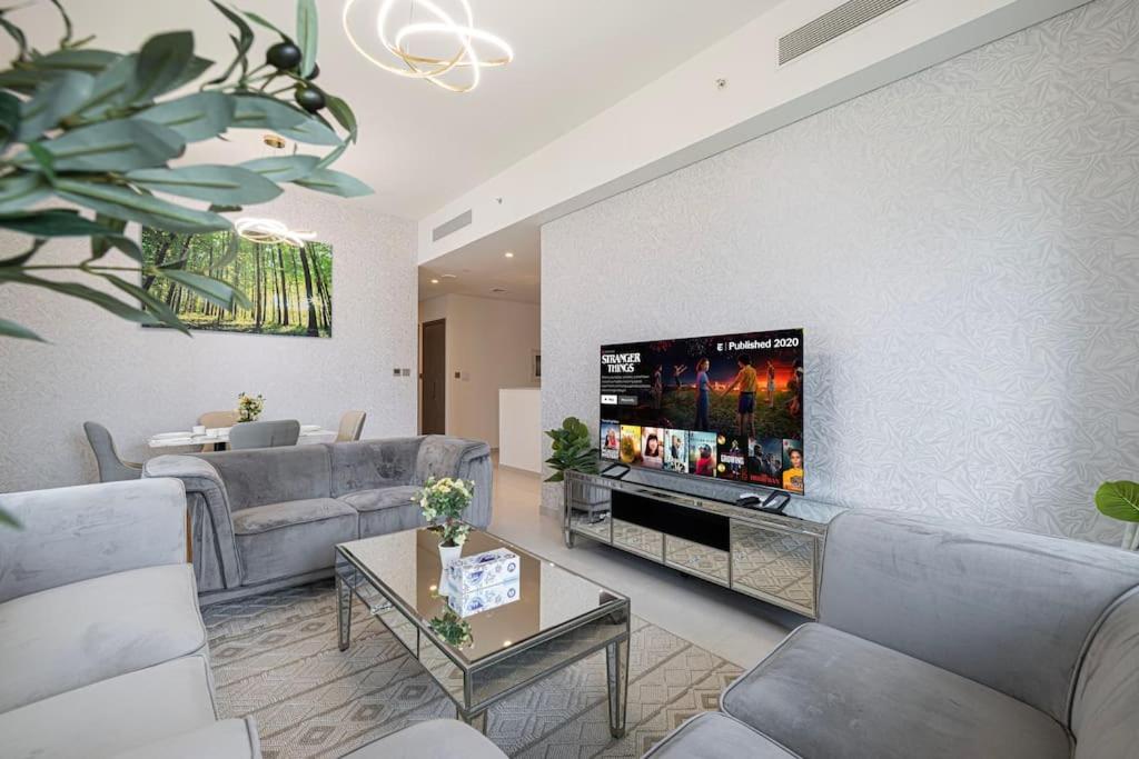 2 BR Dubai Luxury apartment Full Burj Views